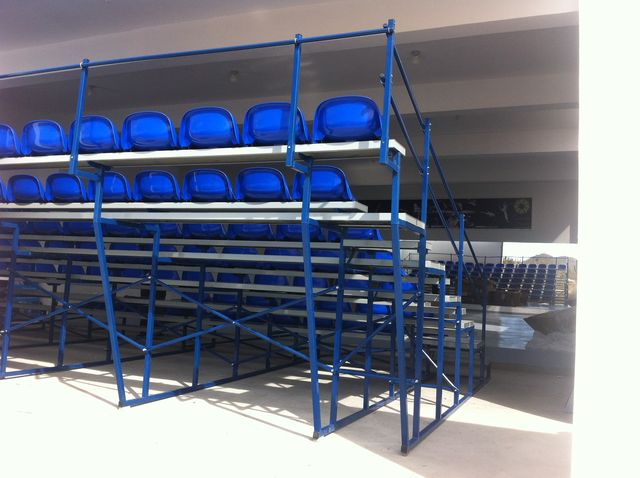 Grada con asiento independiente