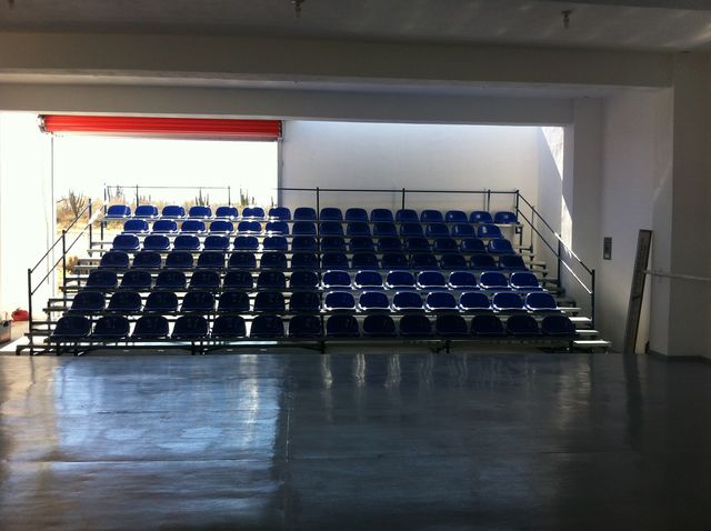 Grada con butacas accesos laterales
